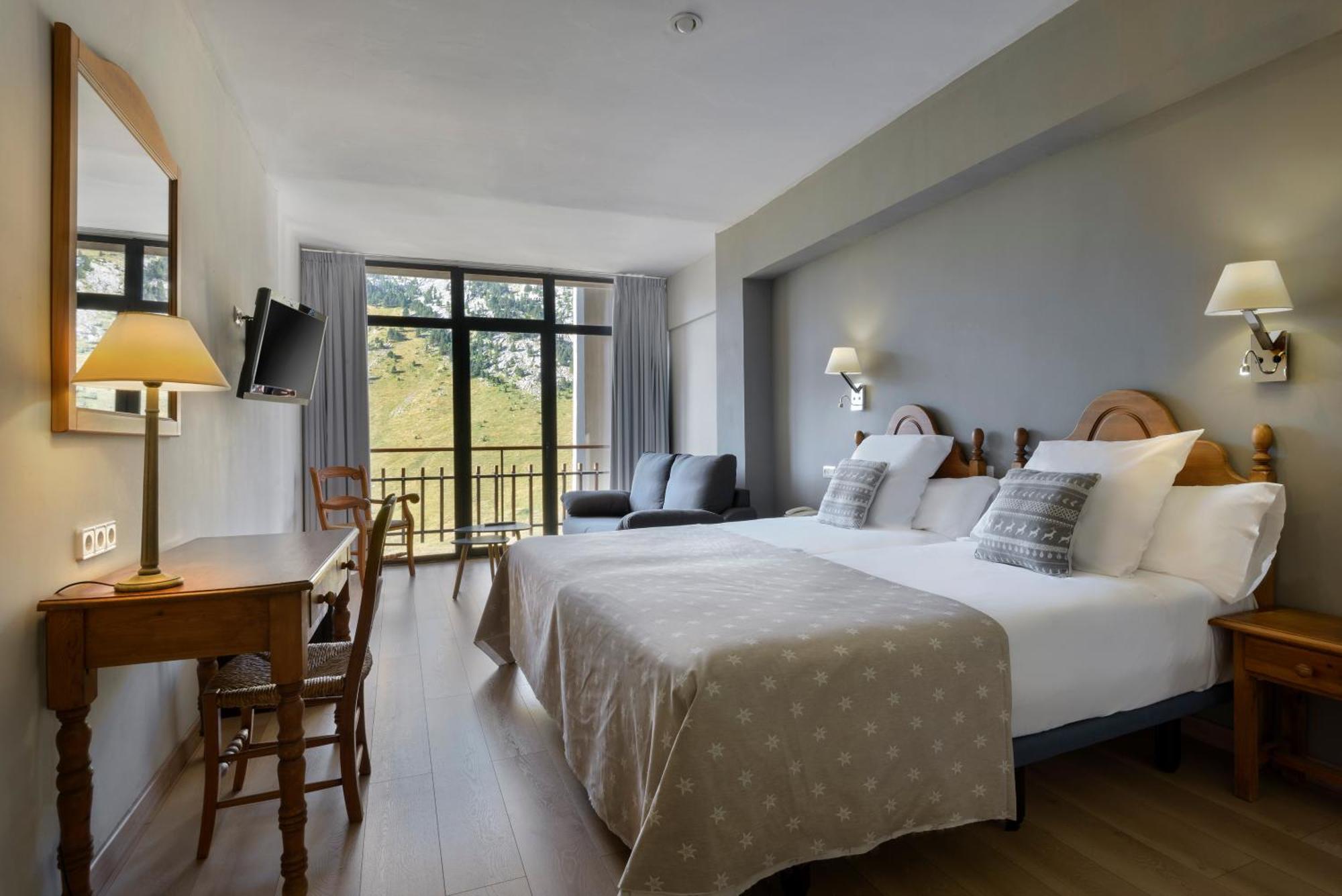 Hotel Edelweiss Candanchú エクステリア 写真