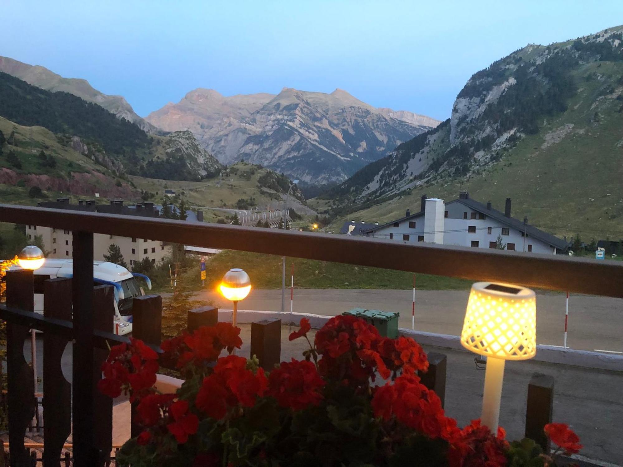 Hotel Edelweiss Candanchú エクステリア 写真