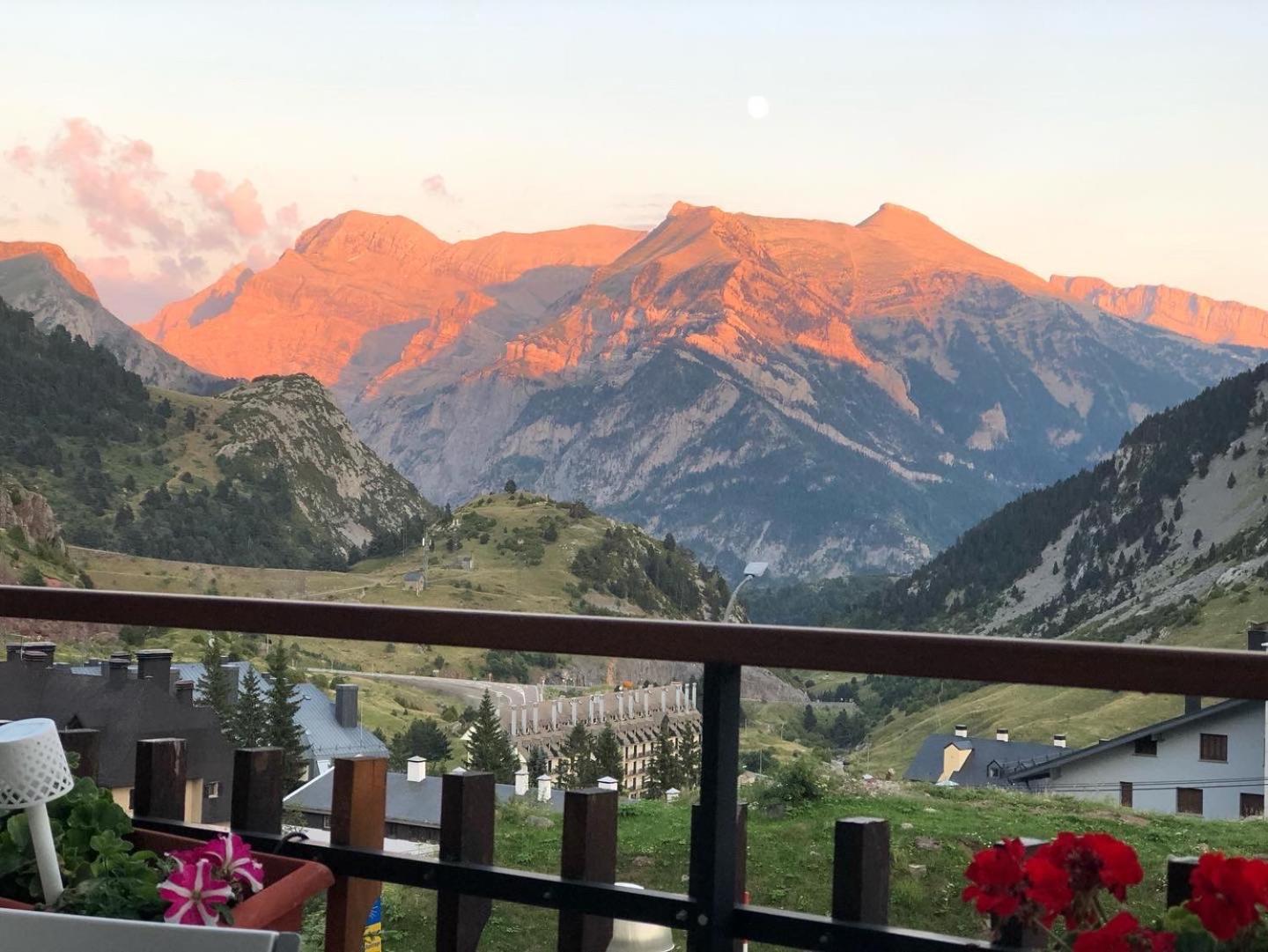 Hotel Edelweiss Candanchú エクステリア 写真